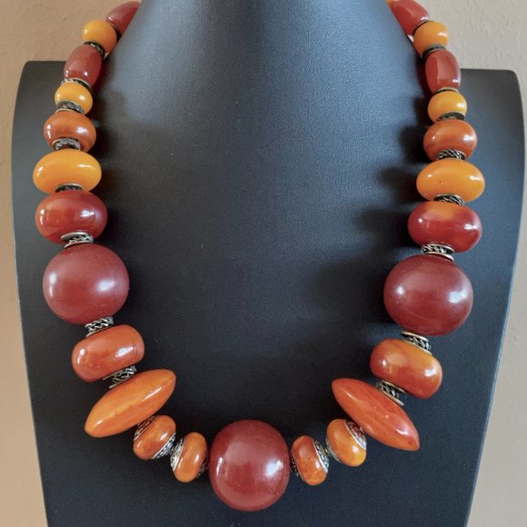 Moroccan Berber. Honey copal & cherry Copal resin beads in different shapes - Picture 2 of 9